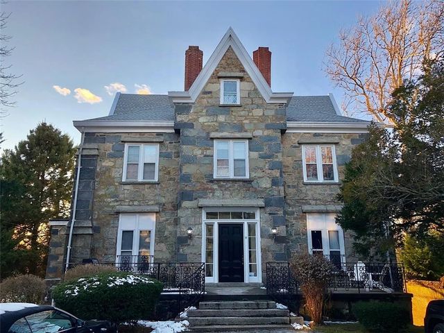 77 Coggeshall Avenue N, Newport, RI 02840