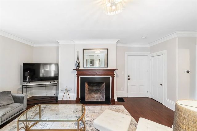 77 Coggeshall Avenue N, Newport, RI 02840