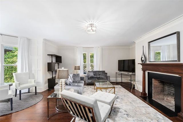 77 Coggeshall Avenue N, Newport, RI 02840