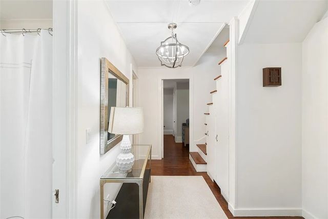77 Coggeshall Avenue N, Newport, RI 02840