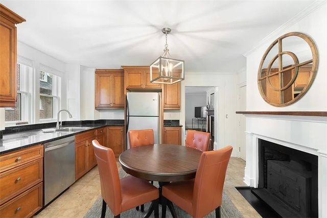 77 Coggeshall Avenue N, Newport, RI 02840