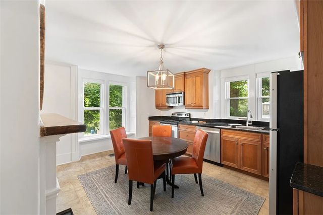 77 Coggeshall Avenue N, Newport, RI 02840