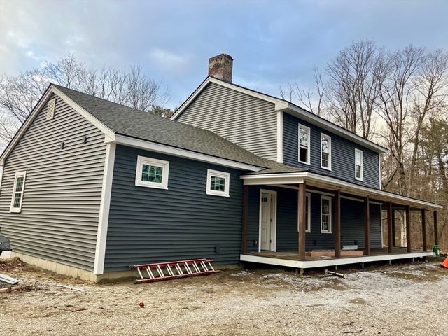 35 West St, Petersham, MA 01366