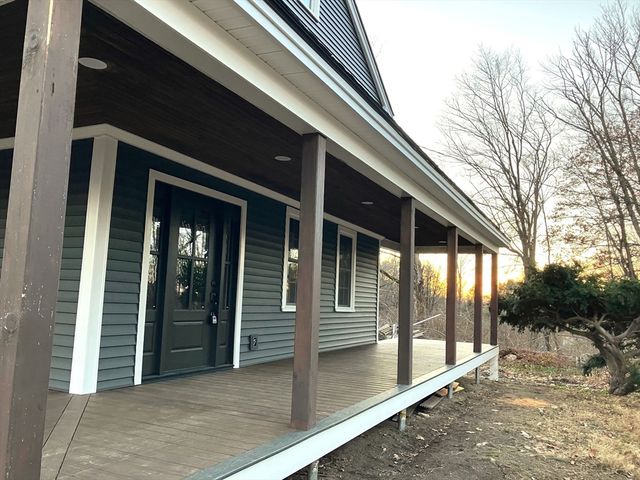 35 West St, Petersham, MA 01366