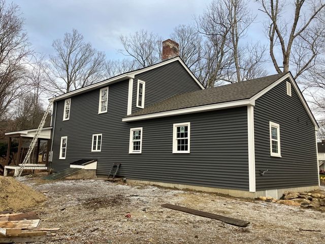 35 West St, Petersham, MA 01366