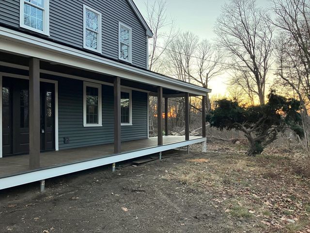 35 West St, Petersham, MA 01366