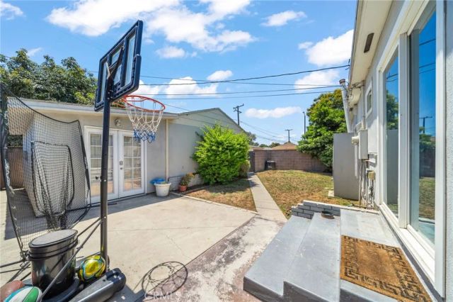 300 E Adams Street East, Long Beach, CA 90805