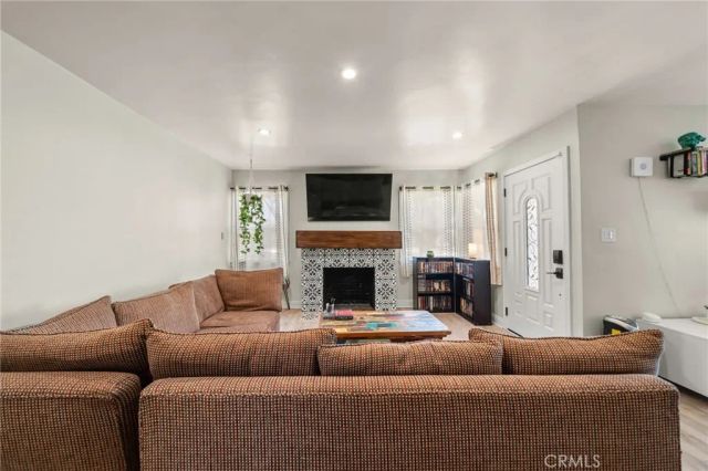 300 E Adams Street East, Long Beach, CA 90805