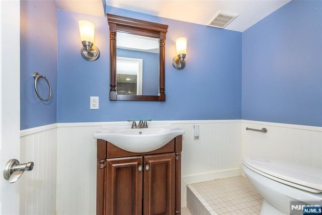 247 Emmett Place, Ridgewood, NJ 07450