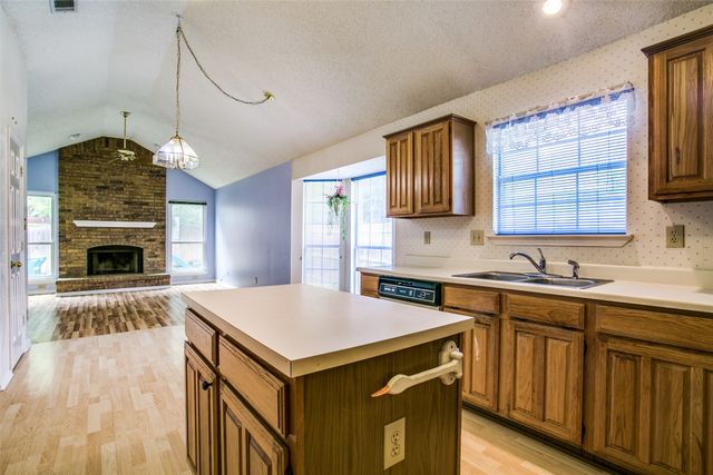 2110 Wedgewood Drive, Grapevine, TX 76051