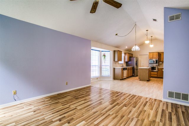 2110 Wedgewood Drive, Grapevine, TX 76051