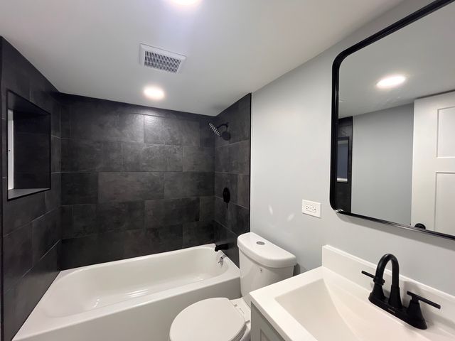 8822 S Wood Street, Chicago, IL 60620