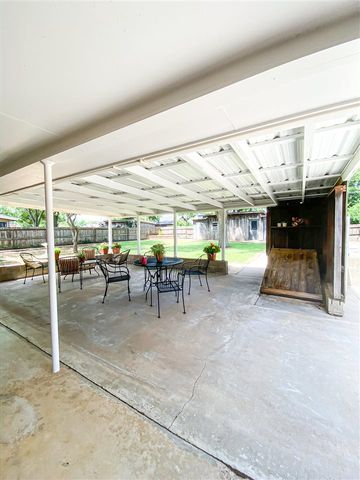 707 N 18th St, Frederick, OK 73542