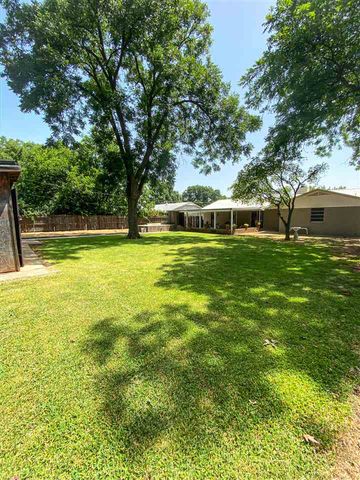 707 N 18th St, Frederick, OK 73542