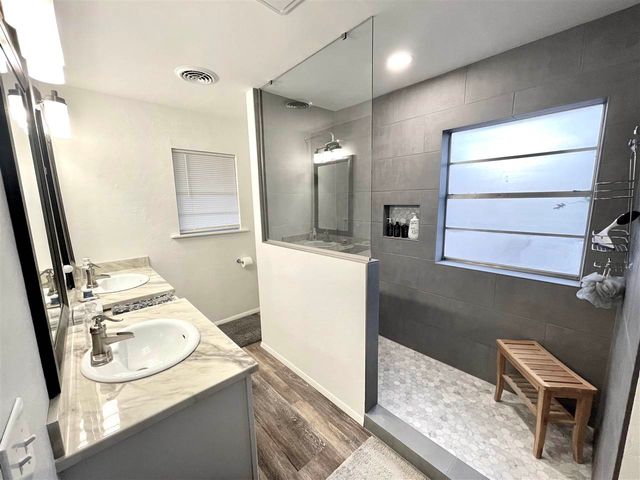 707 N 18th St, Frederick, OK 73542