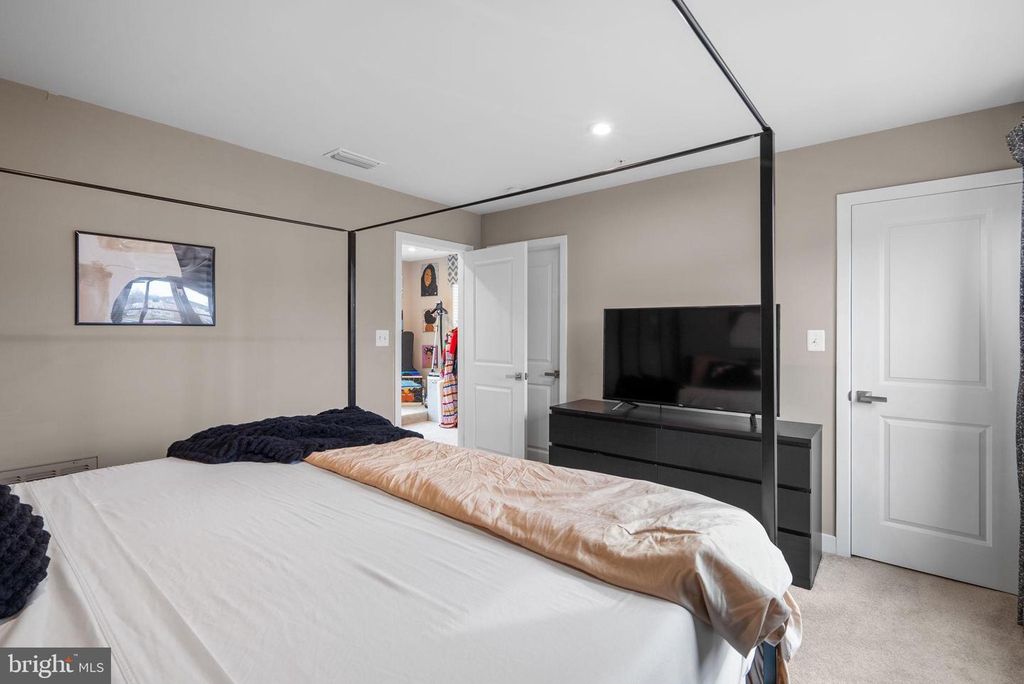 Image 20 of property listing at 6100 NORTHWEST DR, Hyattsville, MD 20782
