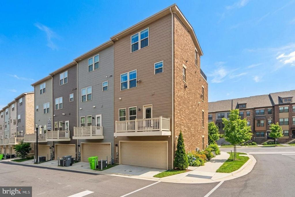 Image 25 of property listing at 6100 NORTHWEST DR, Hyattsville, MD 20782