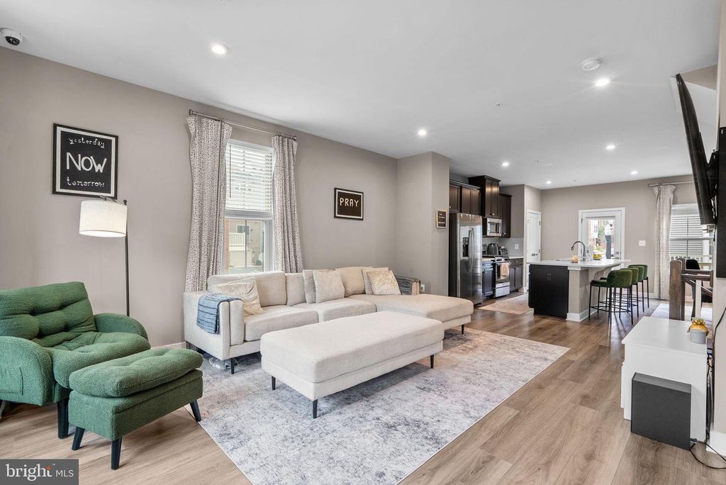 Image 5 of property listing at 6100 NORTHWEST DR, Hyattsville, MD 20782