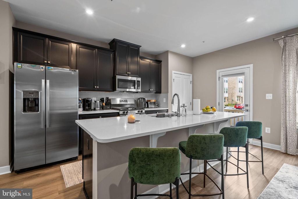 Image 8 of property listing at 6100 NORTHWEST DR, Hyattsville, MD 20782