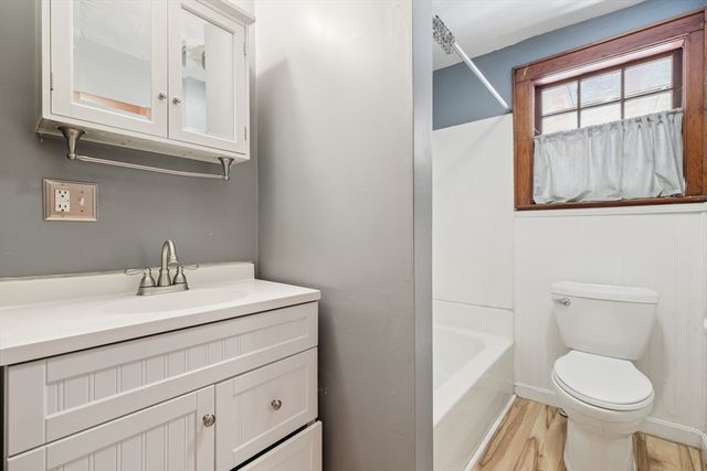 10 Taunton St, Middleboro, MA 02346