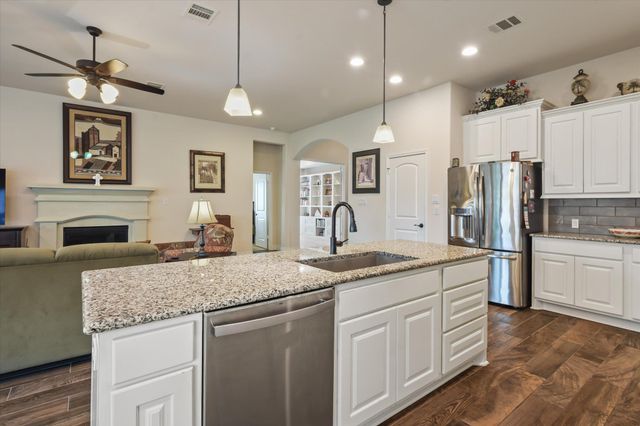 813 Cedar Lake BLVD, Georgetown, TX 78633