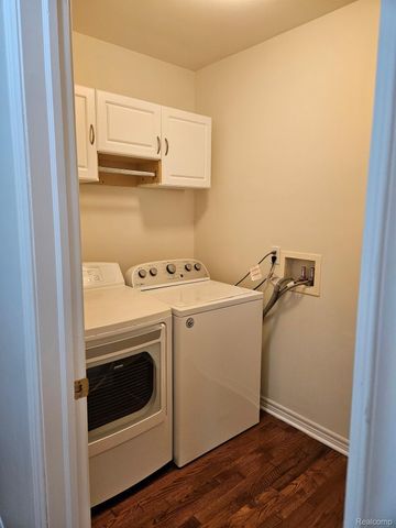264 N Village Way, Canton Charter Township, MI 48188