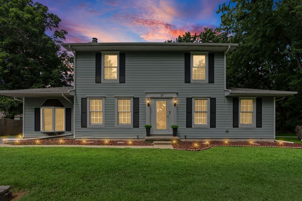 Image 1 of property listing at 27 Bel Air Drive, Centralia, IL 62801