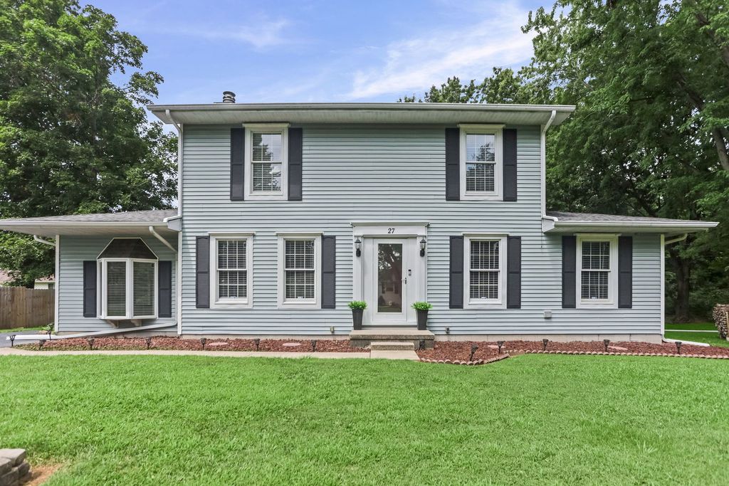 Image 2 of property listing at 27 Bel Air Drive, Centralia, IL 62801