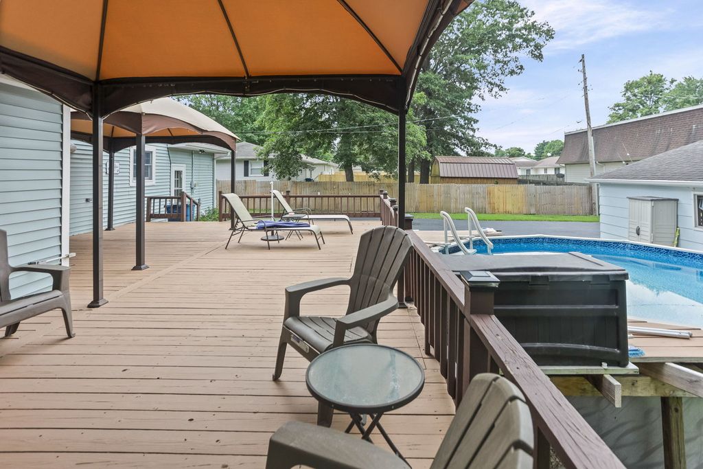 Image 11 of property listing at 27 Bel Air Drive, Centralia, IL 62801
