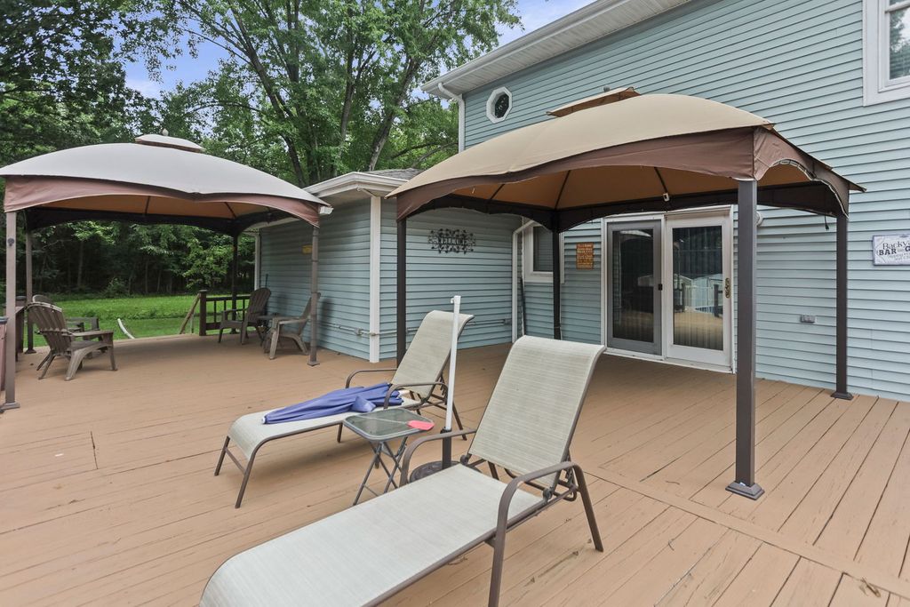 Image 13 of property listing at 27 Bel Air Drive, Centralia, IL 62801