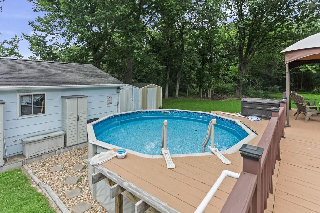 Image 14 of property listing at 27 Bel Air Drive, Centralia, IL 62801