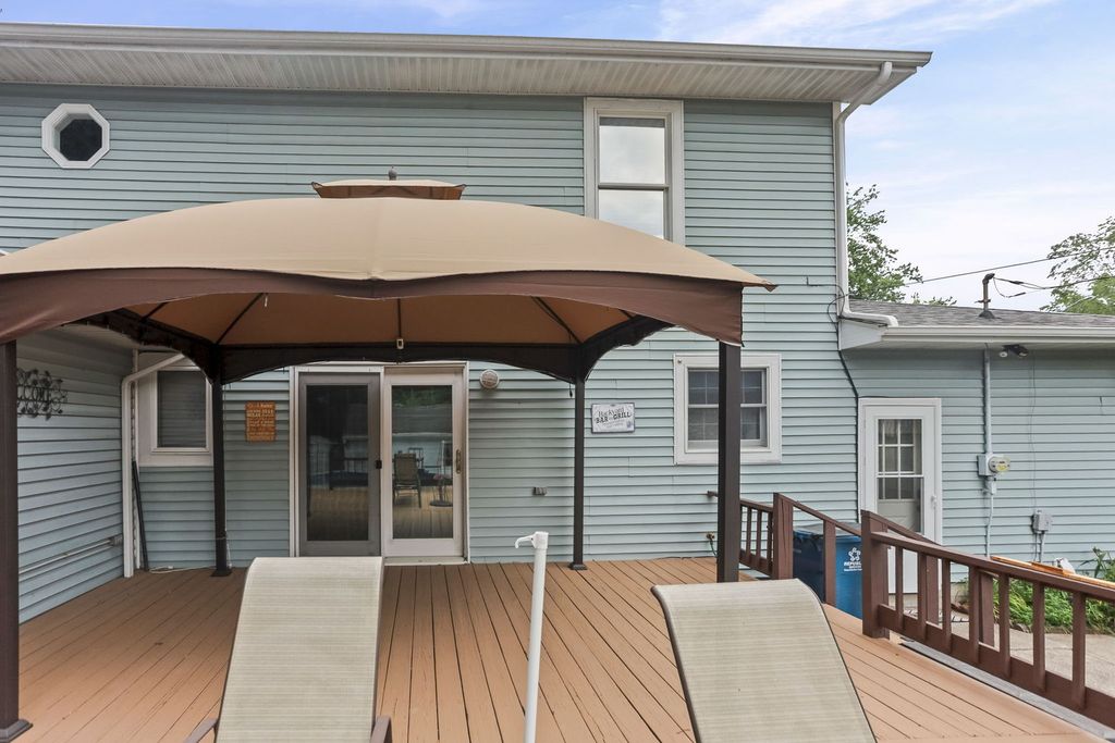 Image 15 of property listing at 27 Bel Air Drive, Centralia, IL 62801