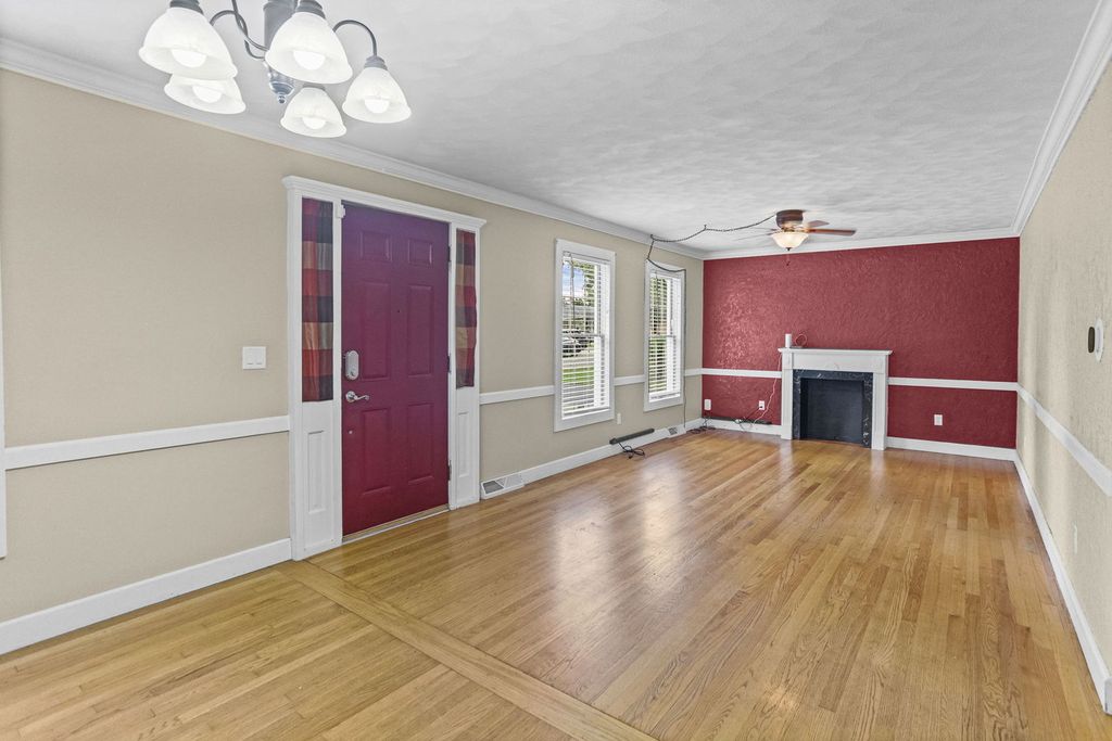 Image 18 of property listing at 27 Bel Air Drive, Centralia, IL 62801