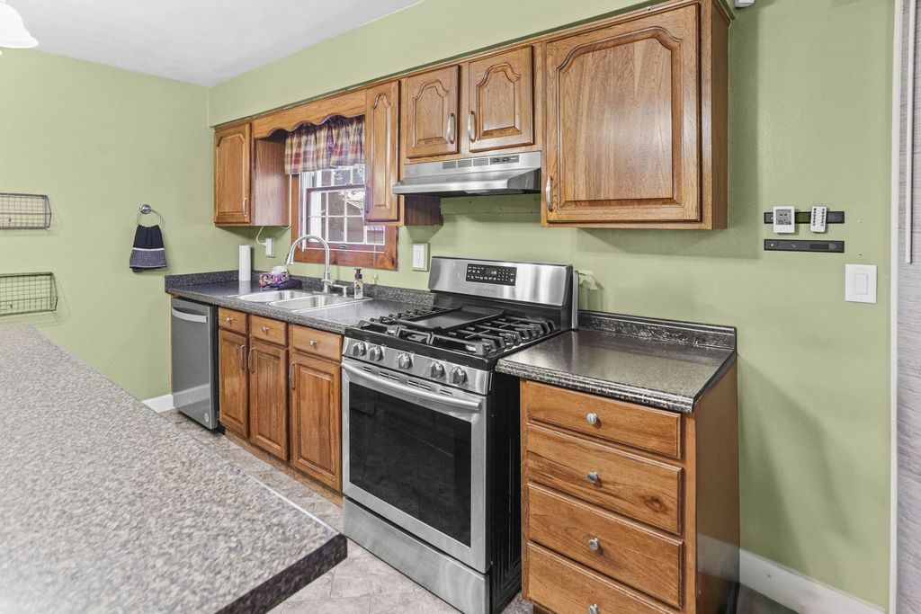 Image 23 of property listing at 27 Bel Air Drive, Centralia, IL 62801