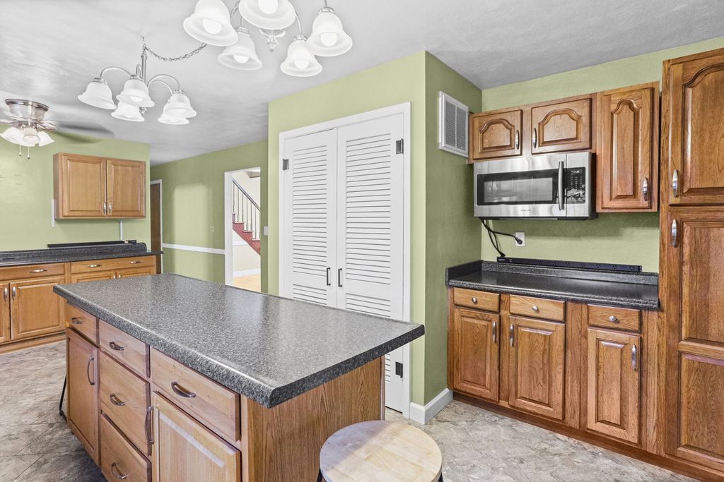 Image 24 of property listing at 27 Bel Air Drive, Centralia, IL 62801