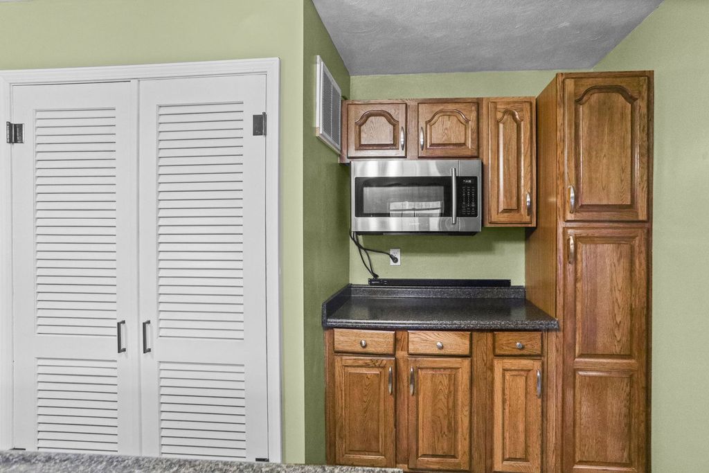Image 25 of property listing at 27 Bel Air Drive, Centralia, IL 62801