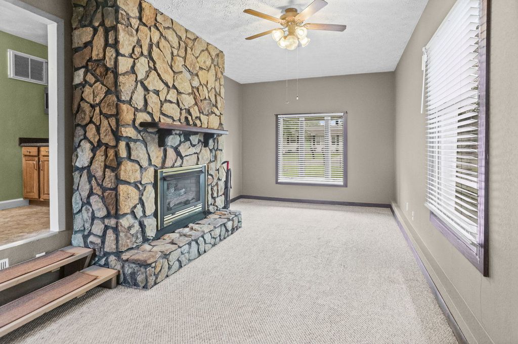 Image 27 of property listing at 27 Bel Air Drive, Centralia, IL 62801