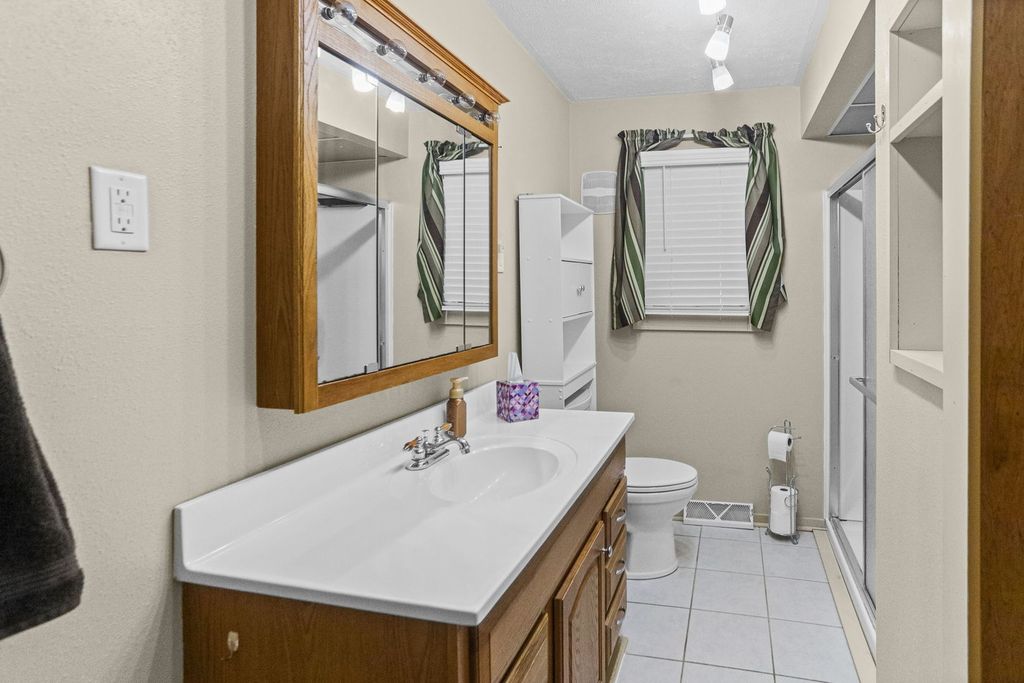 Image 30 of property listing at 27 Bel Air Drive, Centralia, IL 62801