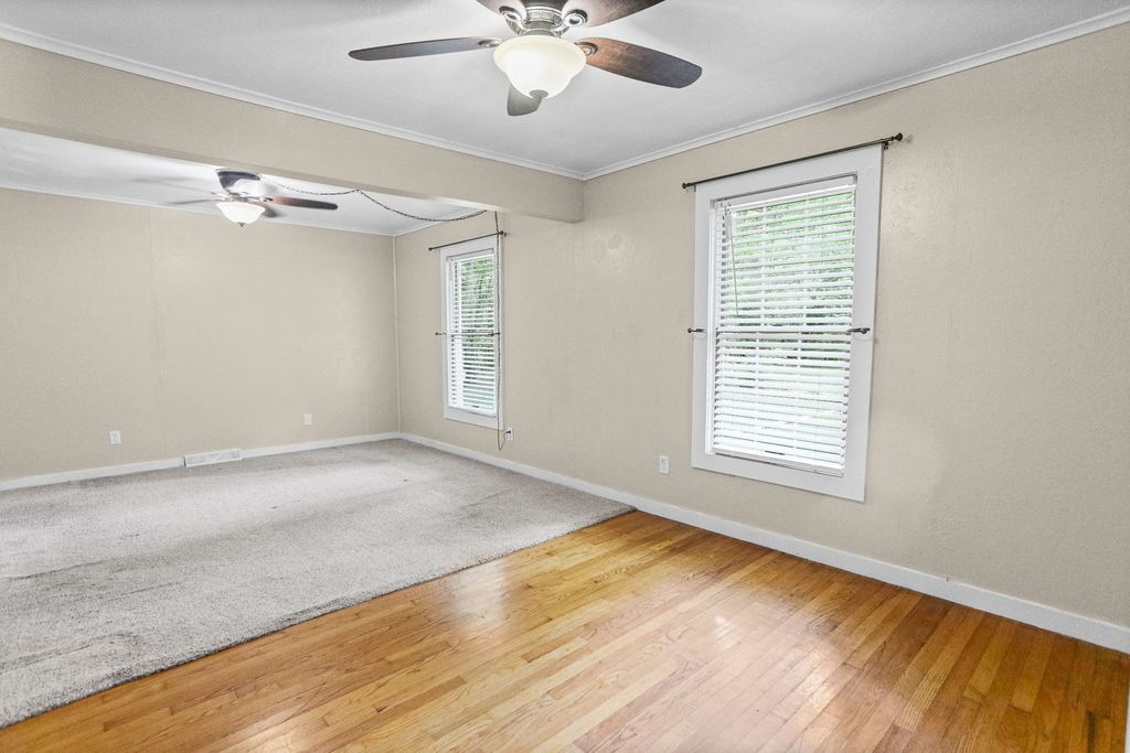 Image 31 of property listing at 27 Bel Air Drive, Centralia, IL 62801