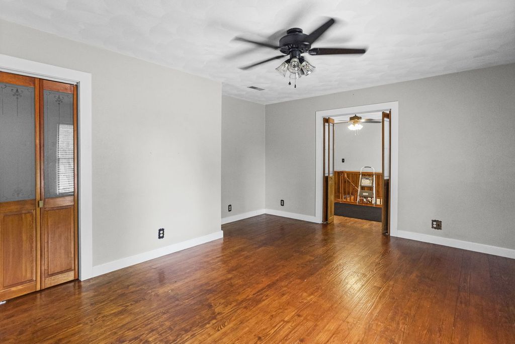 Image 39 of property listing at 27 Bel Air Drive, Centralia, IL 62801