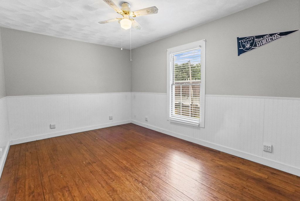 Image 40 of property listing at 27 Bel Air Drive, Centralia, IL 62801
