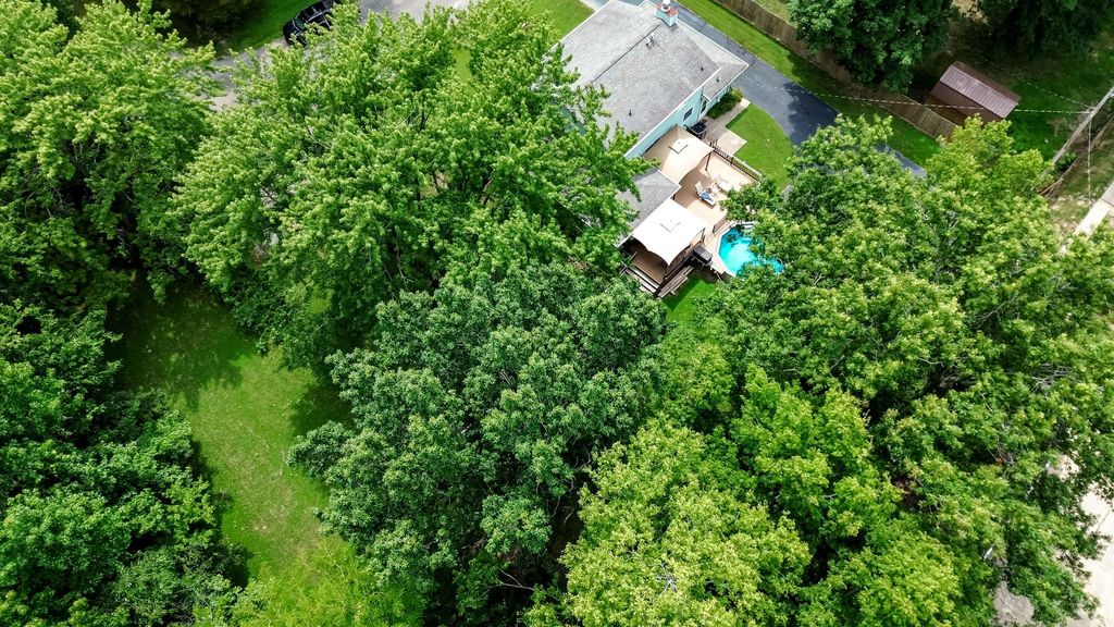 Image 45 of property listing at 27 Bel Air Drive, Centralia, IL 62801
