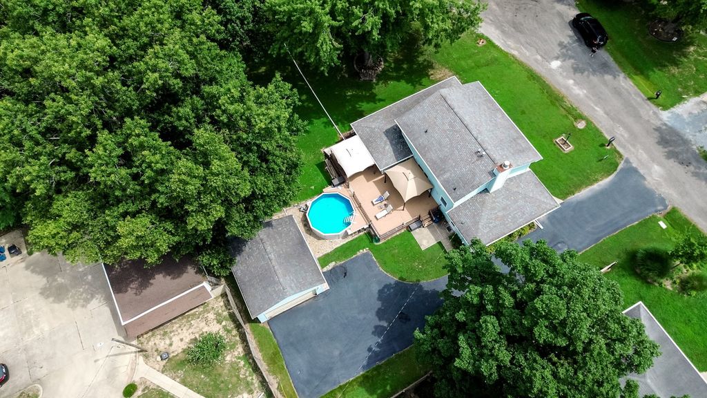 Image 46 of property listing at 27 Bel Air Drive, Centralia, IL 62801