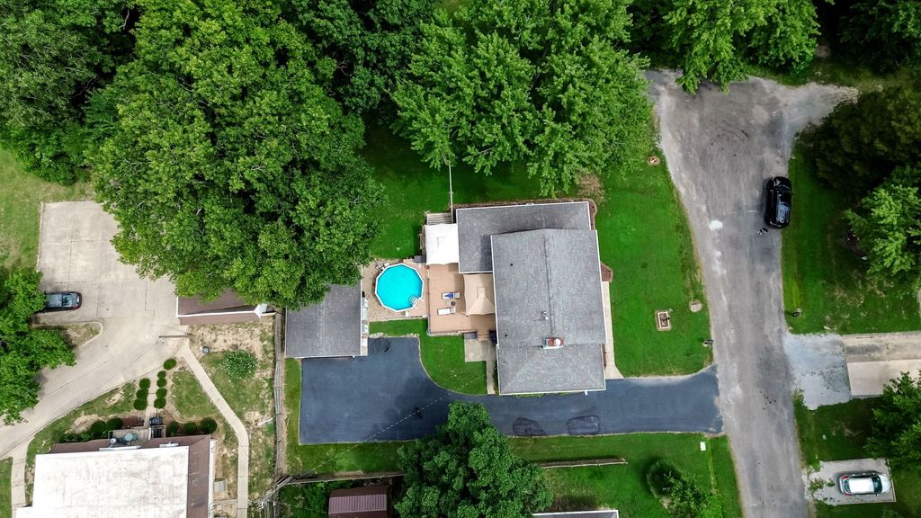 Image 47 of property listing at 27 Bel Air Drive, Centralia, IL 62801