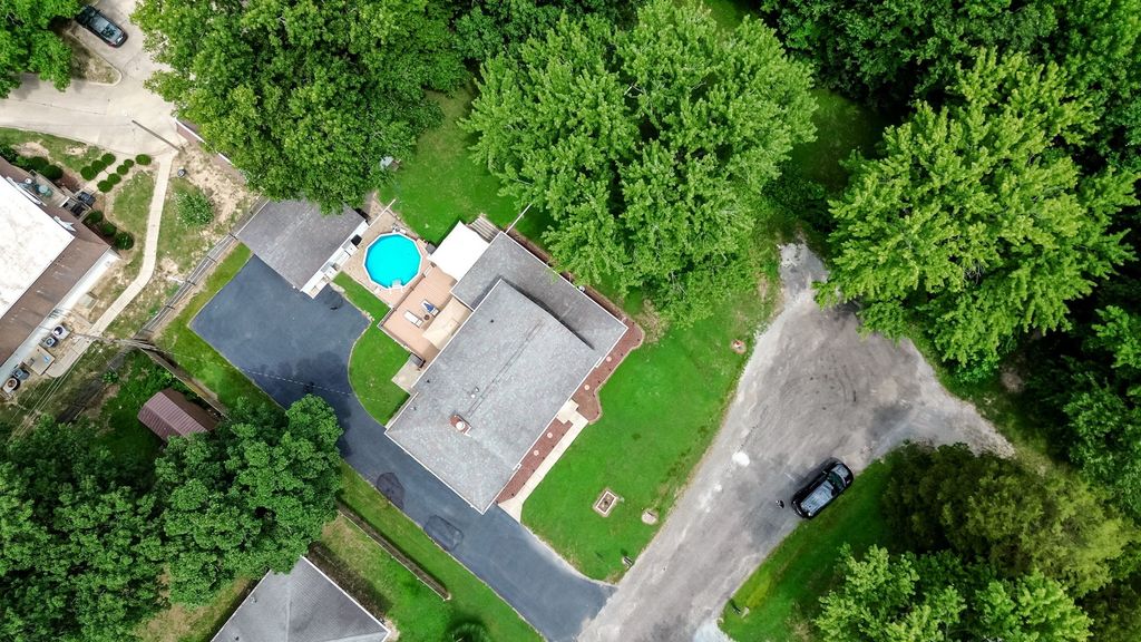 Image 48 of property listing at 27 Bel Air Drive, Centralia, IL 62801