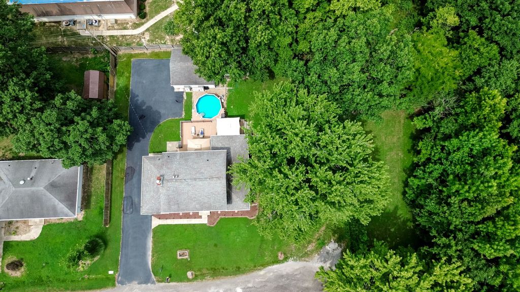 Image 49 of property listing at 27 Bel Air Drive, Centralia, IL 62801