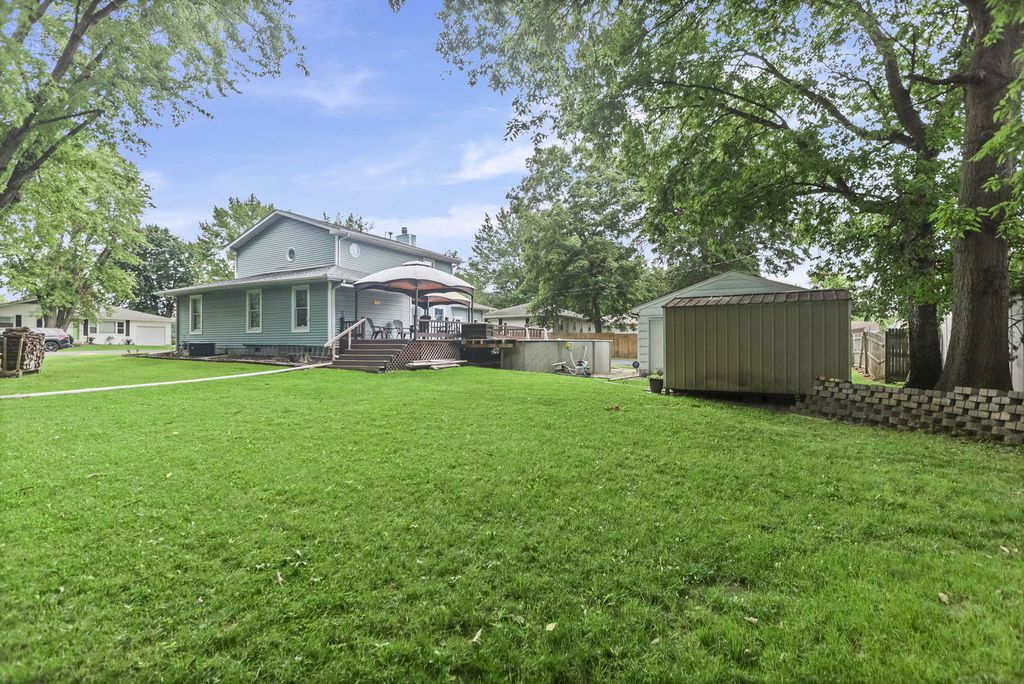 Image 8 of property listing at 27 Bel Air Drive, Centralia, IL 62801