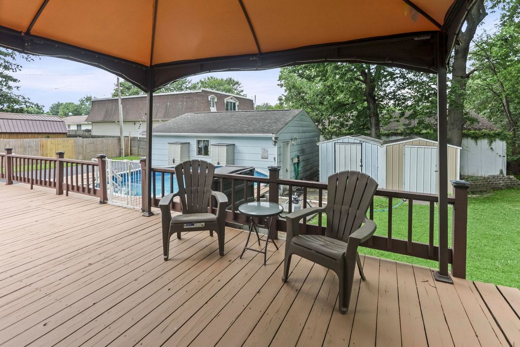 Image 10 of property listing at 27 Bel Air Drive, Centralia, IL 62801