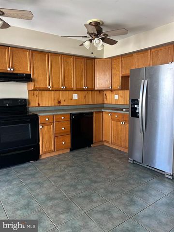242 DAFFODIL CT, Quakertown, PA 18951