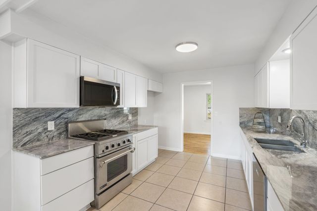 1058 East Morningside Street, Springfield, MO 65807